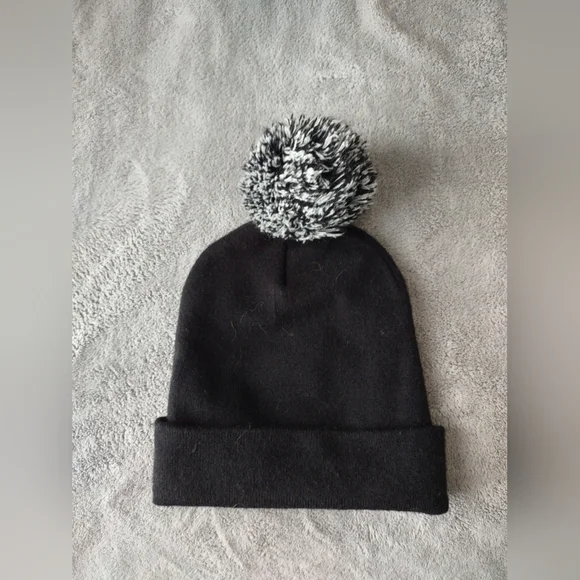 Roots Black Beanie - Picture 2 of 4
